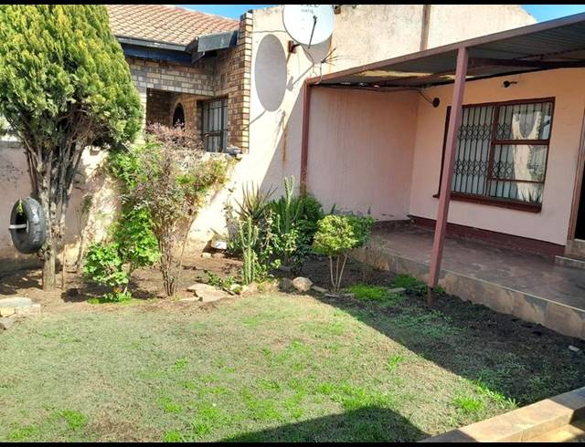 2 BEDROOM HOUSE FOR SALE IN ORLANDO WEST